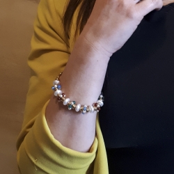 Bracciale donna in argento dorato con perle d'acqua dolce e pietre dure multicolor.